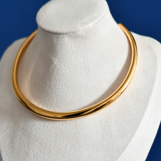 CLIMAT stainless steel elegant fashion necklace in gold close up - Alogan