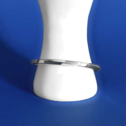 METORDU stainless steel urban braceet in silver on hand