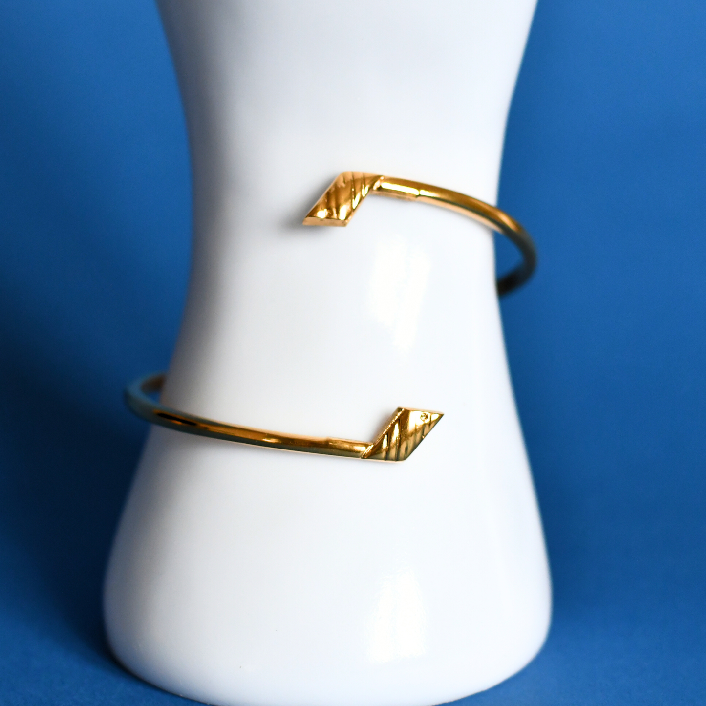 SABOLE stainless steel adjustable bracelet in gold open on hand- Alogan