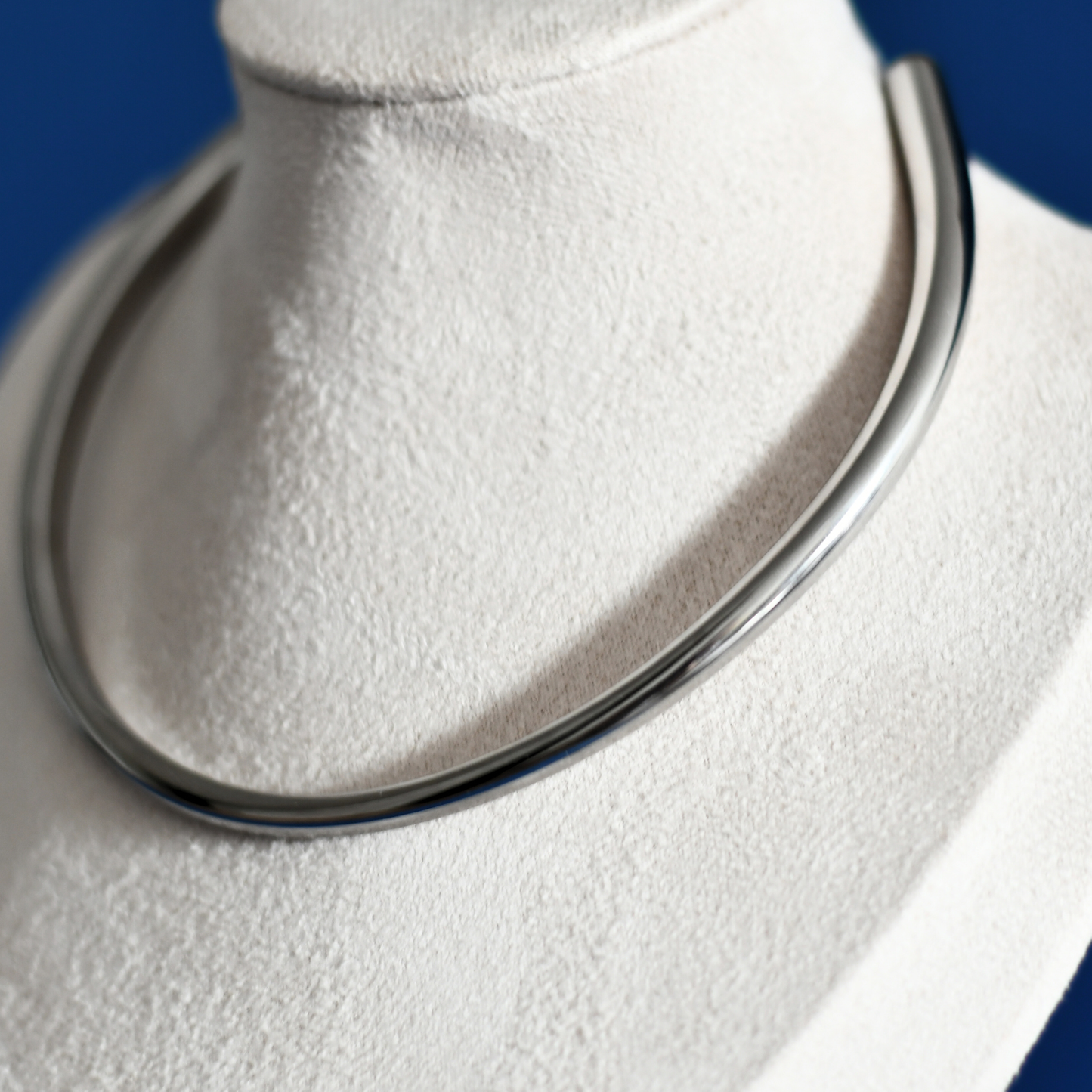 SOLAIRE fashion statement stainless steel necklace in silver close up - Alogan jewelry