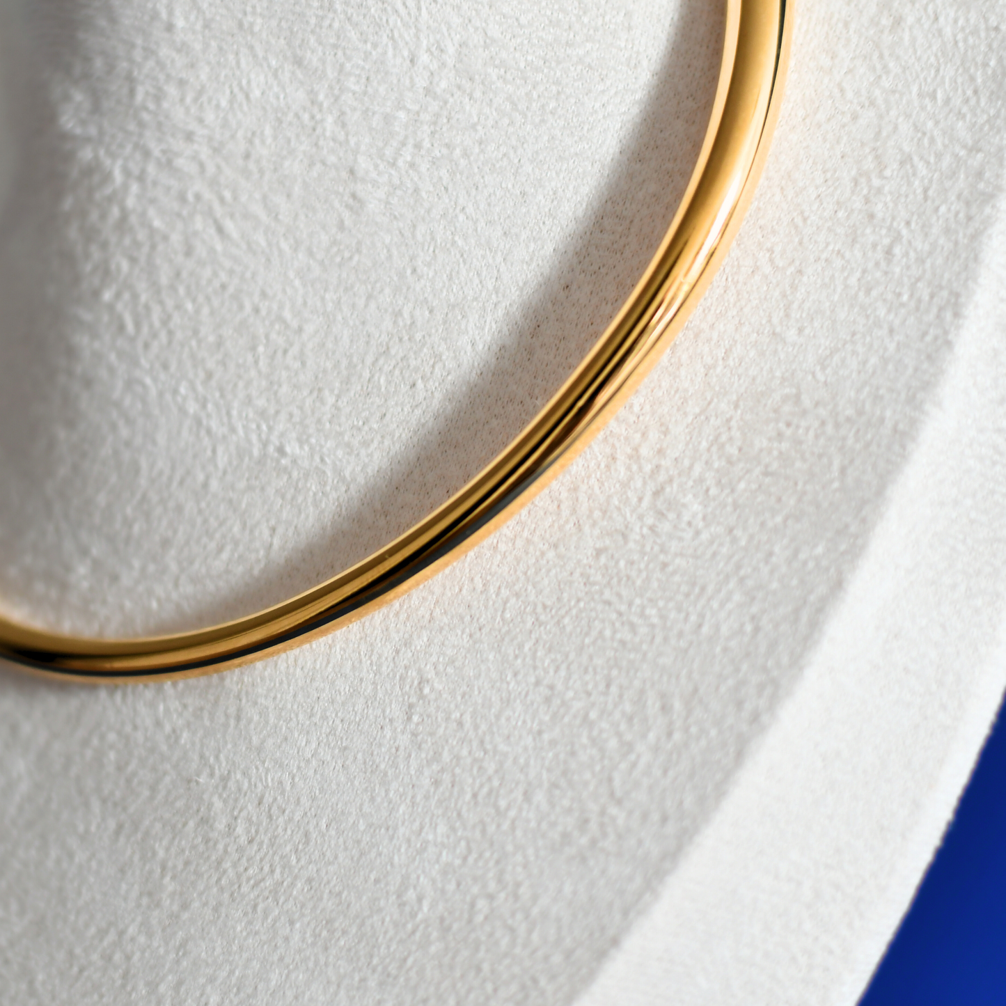 SOLAIRE fashion statement stainless steel necklace in gold close up - Alogan jewelry